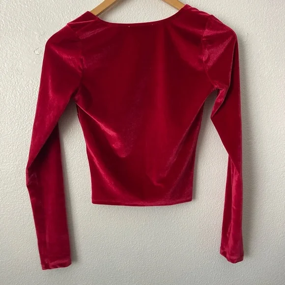 Hollister Red Velvet Long Sleeve Sweatheart Crop Top Vampy Romantic Sz XS - Picture 4 of 7